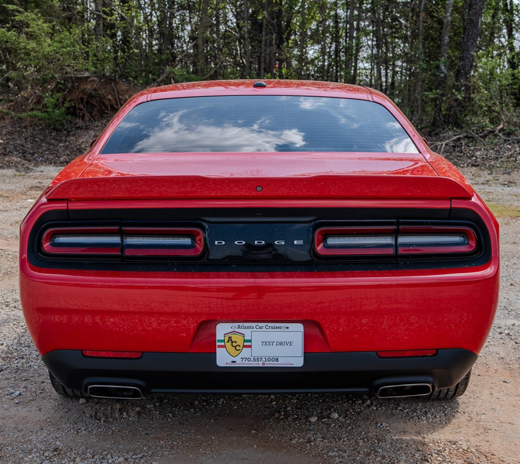 Used 2021 Dodge Challenger SXT image 4