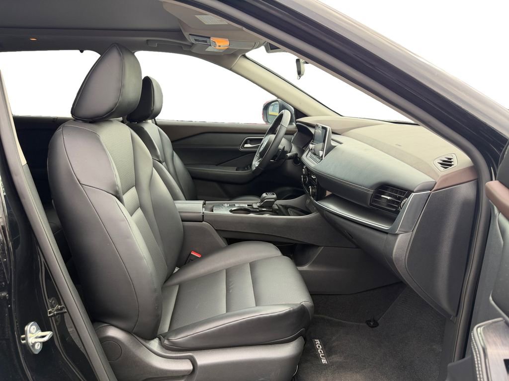 Used 2021 Nissan Rogue SV w/ Premium Package FWD image 17