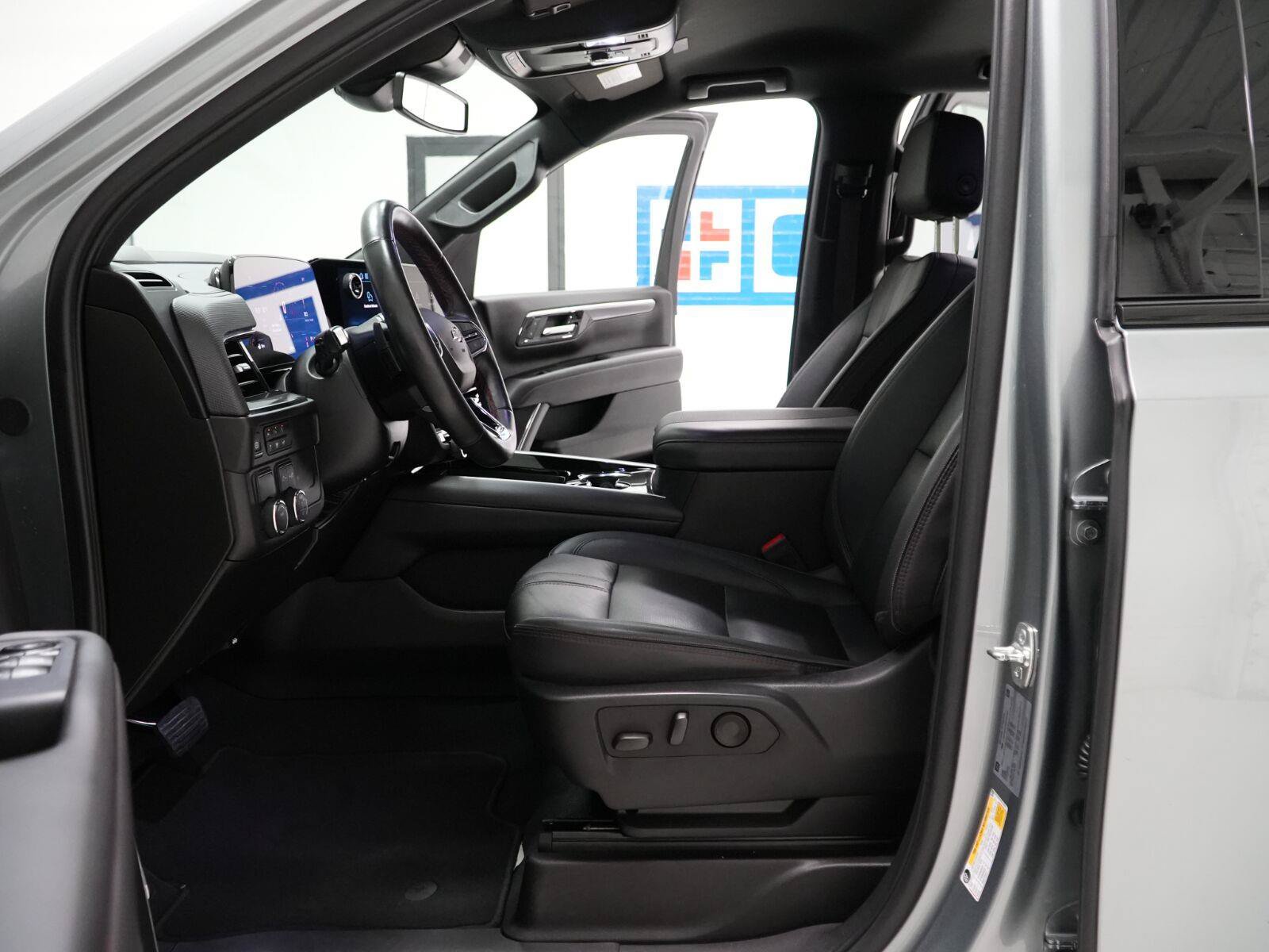 Used 2025 Chevrolet Tahoe RST w/ Comfort Package RWD image 8