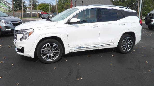 Used 2022 GMC Terrain Denali w/ Denali Premium Package AWD/4WD image 1