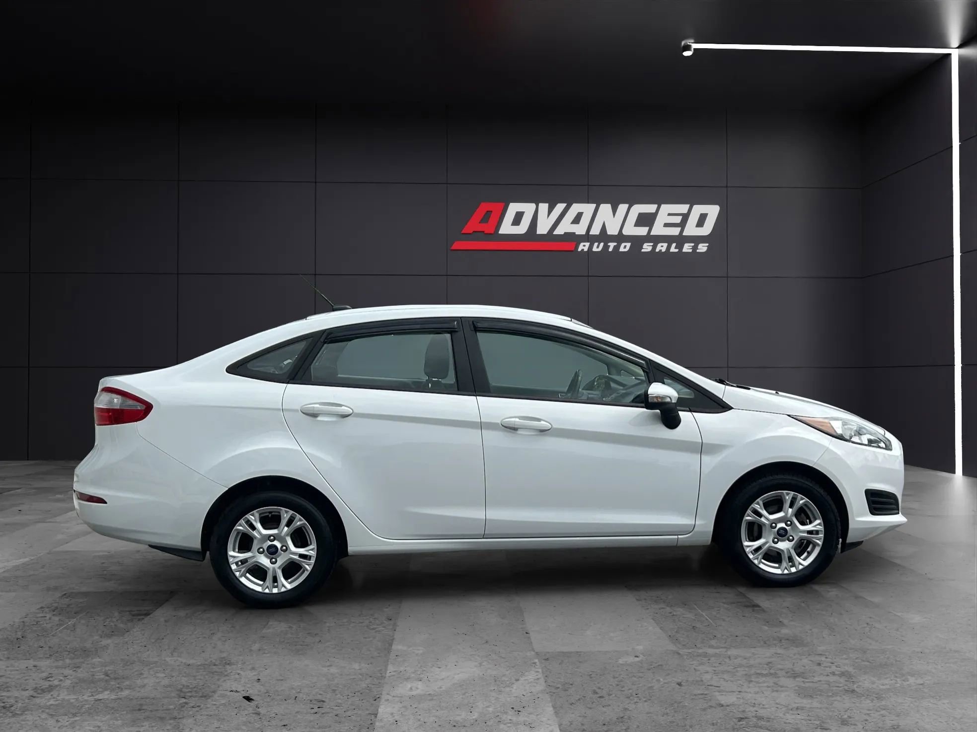 Used 2016 Ford Fiesta SE w/ Cold Weather Package image 7