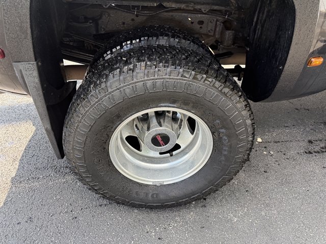 Used 2019 GMC Sierra 3500 Denali w/ Duramax Plus Package AWD/4WD image 28