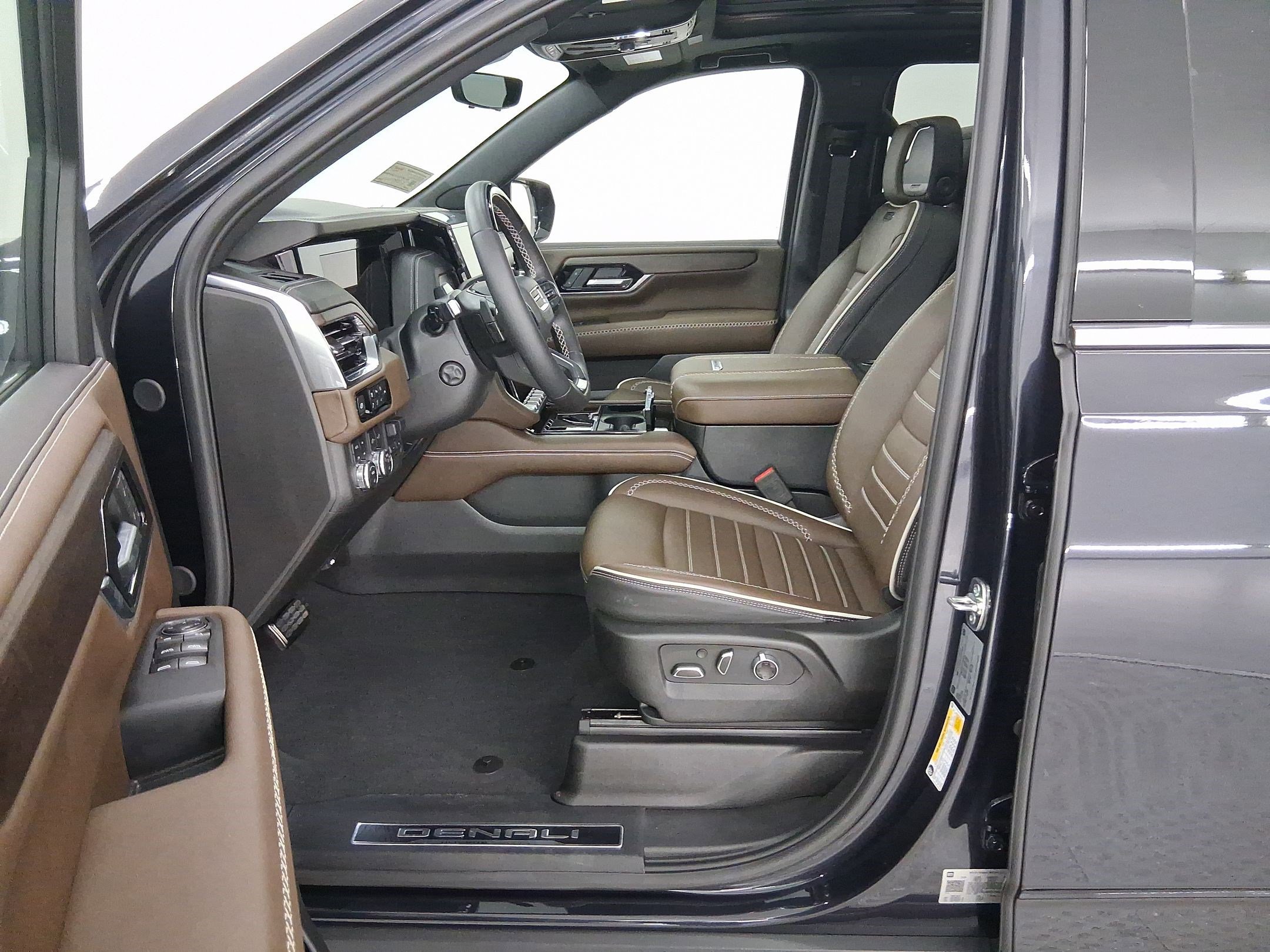 Used 2025 GMC Yukon XL Denali Ultimate image 5