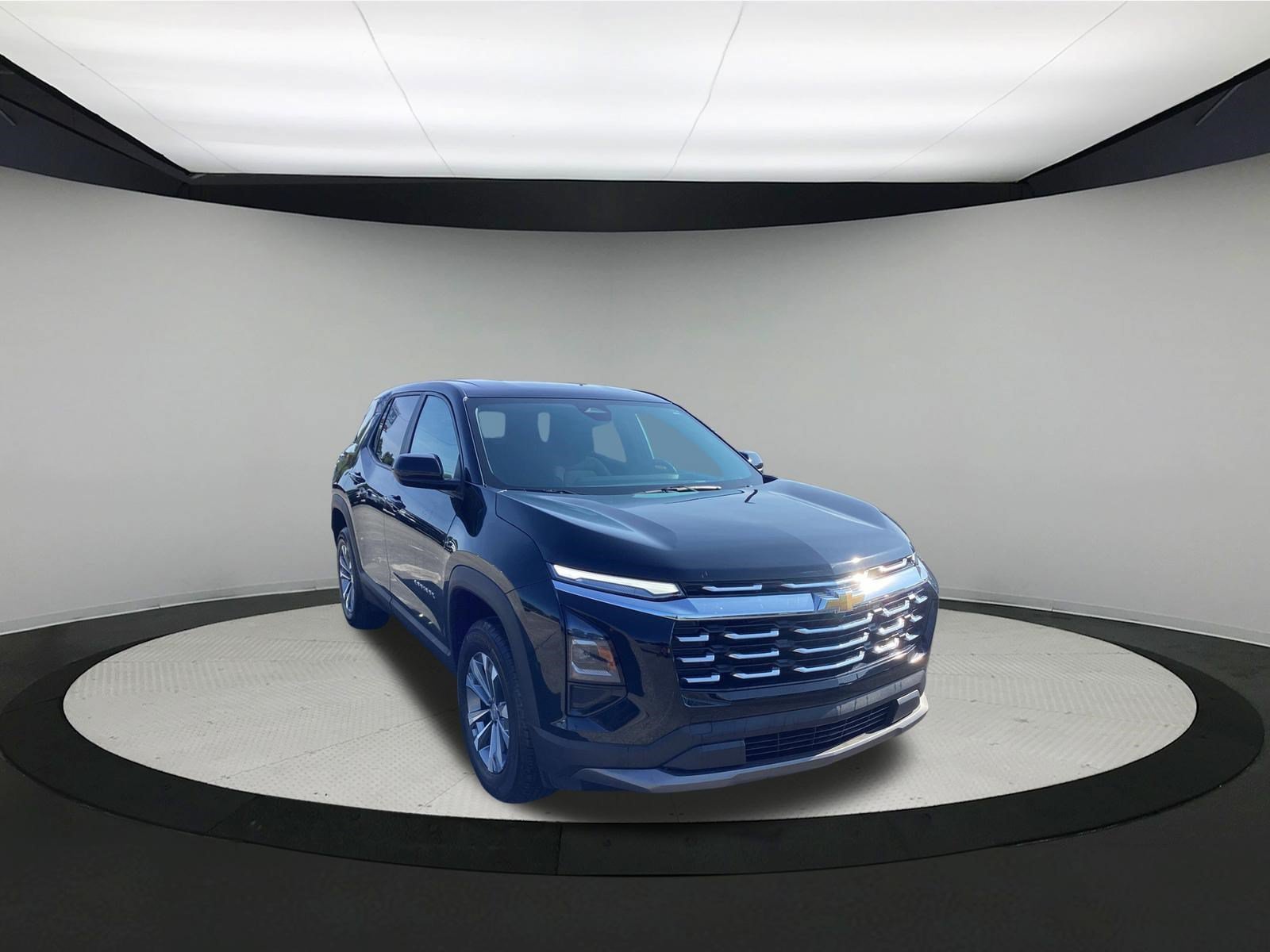 Used 2025 Chevrolet Equinox LT AWD/4WD image 2