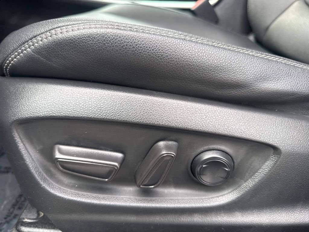 Used 2023 Toyota Corolla Cross XLE image 16