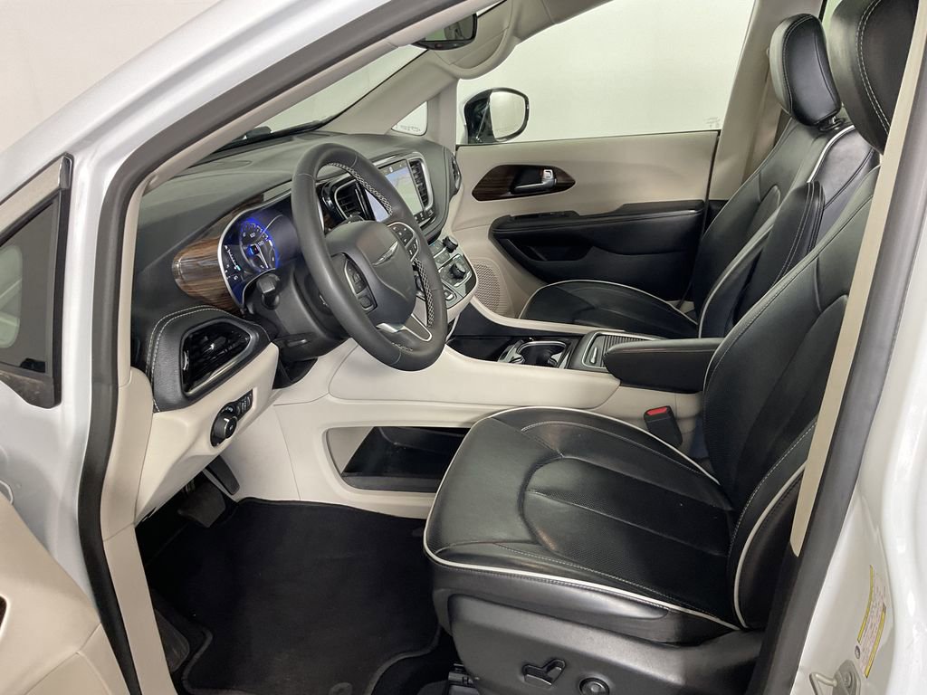 Used 2023 Chrysler Pacifica Limited image 18