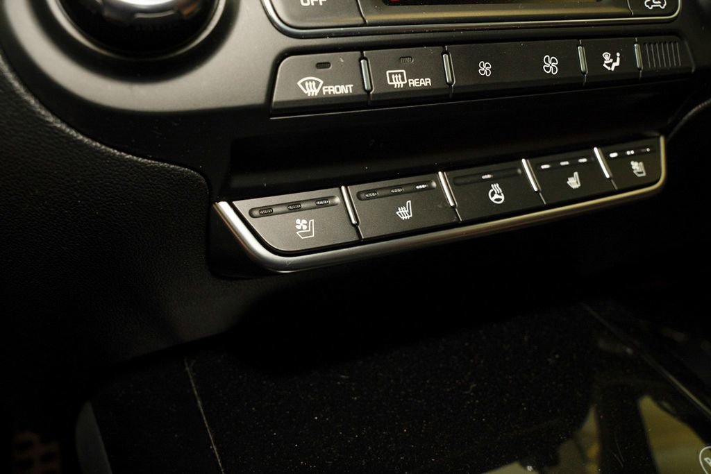 Used 2019 Kia Sorento SX image 18