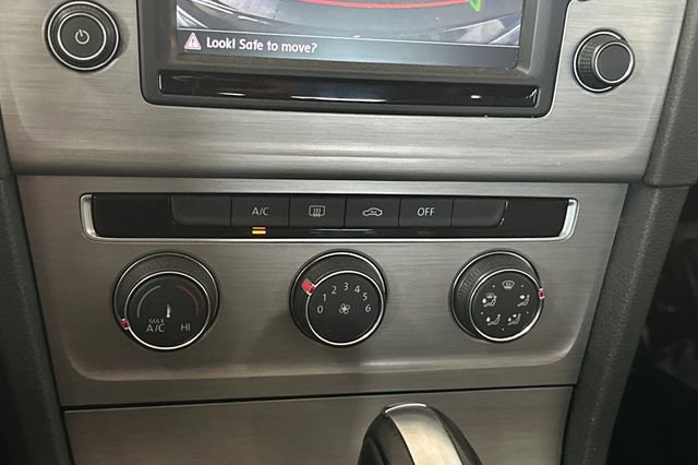 Used 2016 Volkswagen Golf S image 24