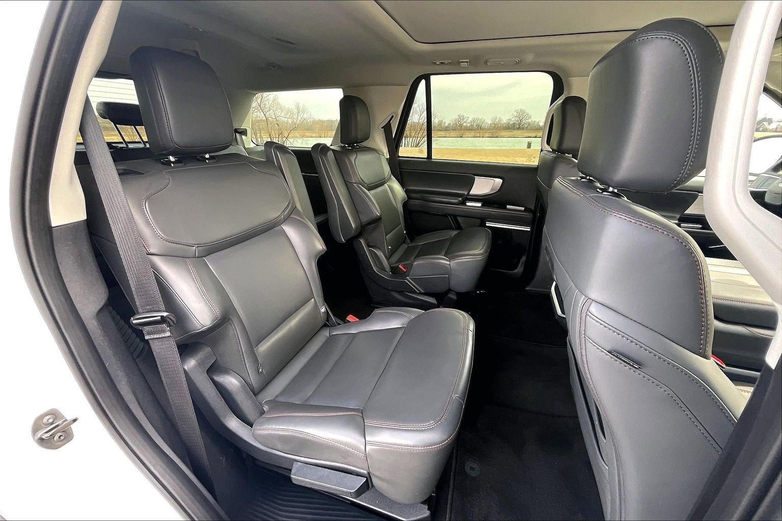 Used 2025 Ford Expedition Active image 17