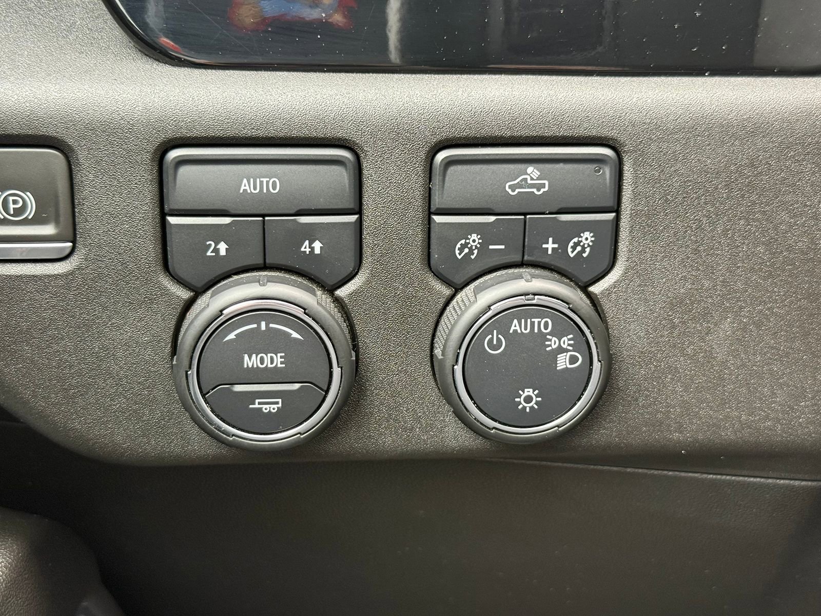 Used 2023 Chevrolet Silverado 1500 LT AWD/4WD image 30