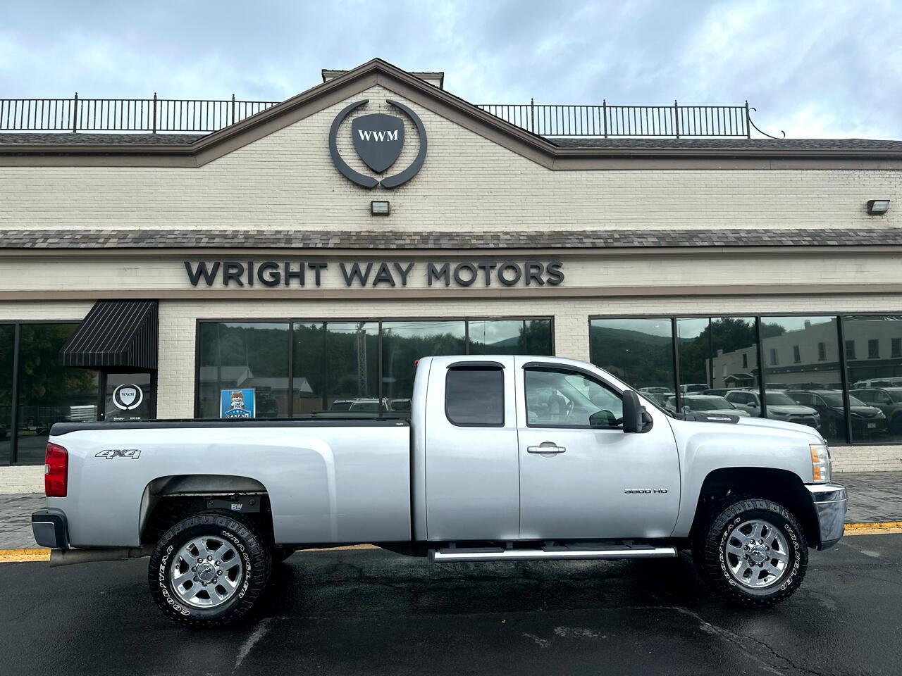 Used 2011 Chevrolet Silverado 3500 LTZ image 2