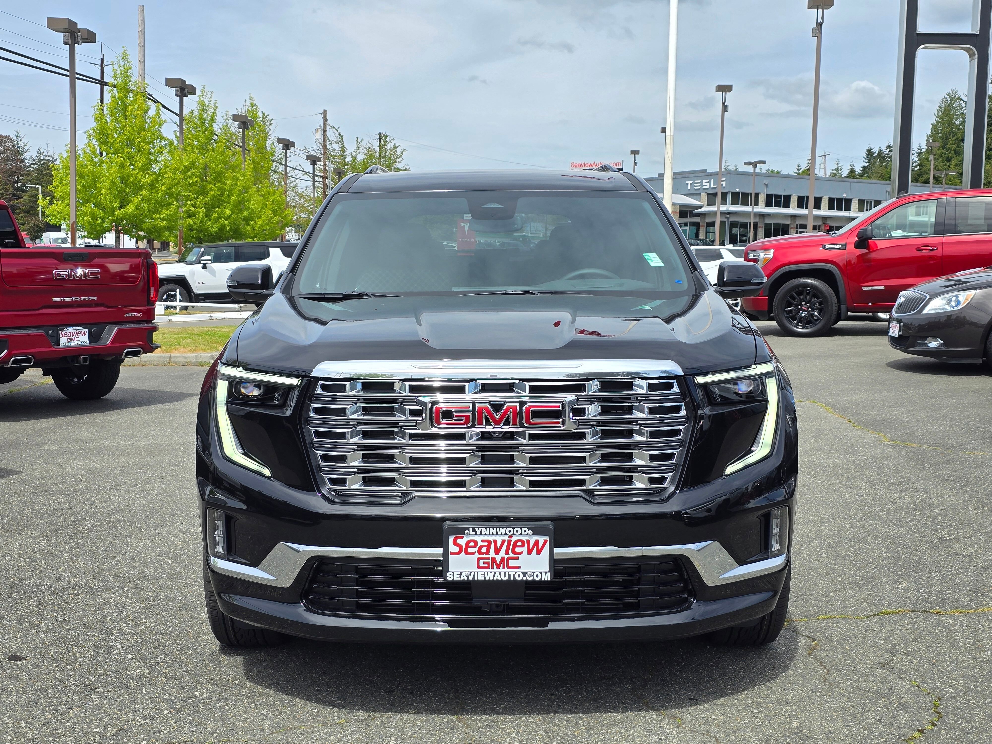 New 2025 GMC Acadia Denali image 2