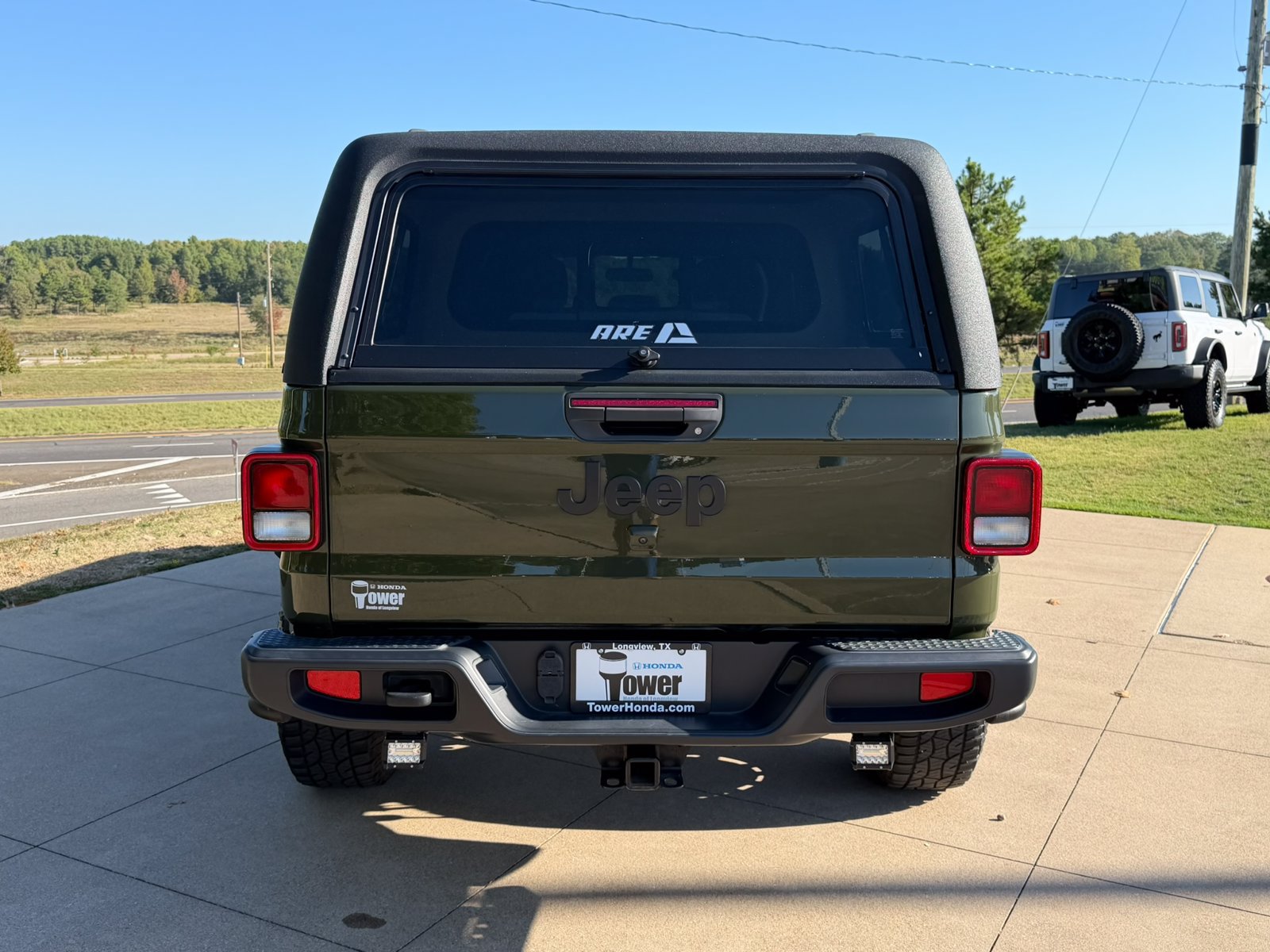 Used 2023 Jeep Gladiator Sport AWD/4WD image 5