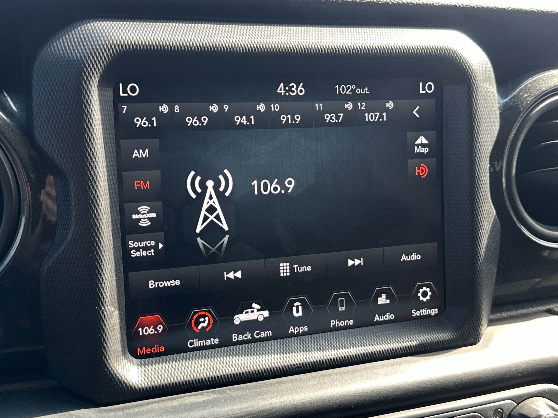 Used 2022 Jeep Gladiator Sport AWD/4WD image 12