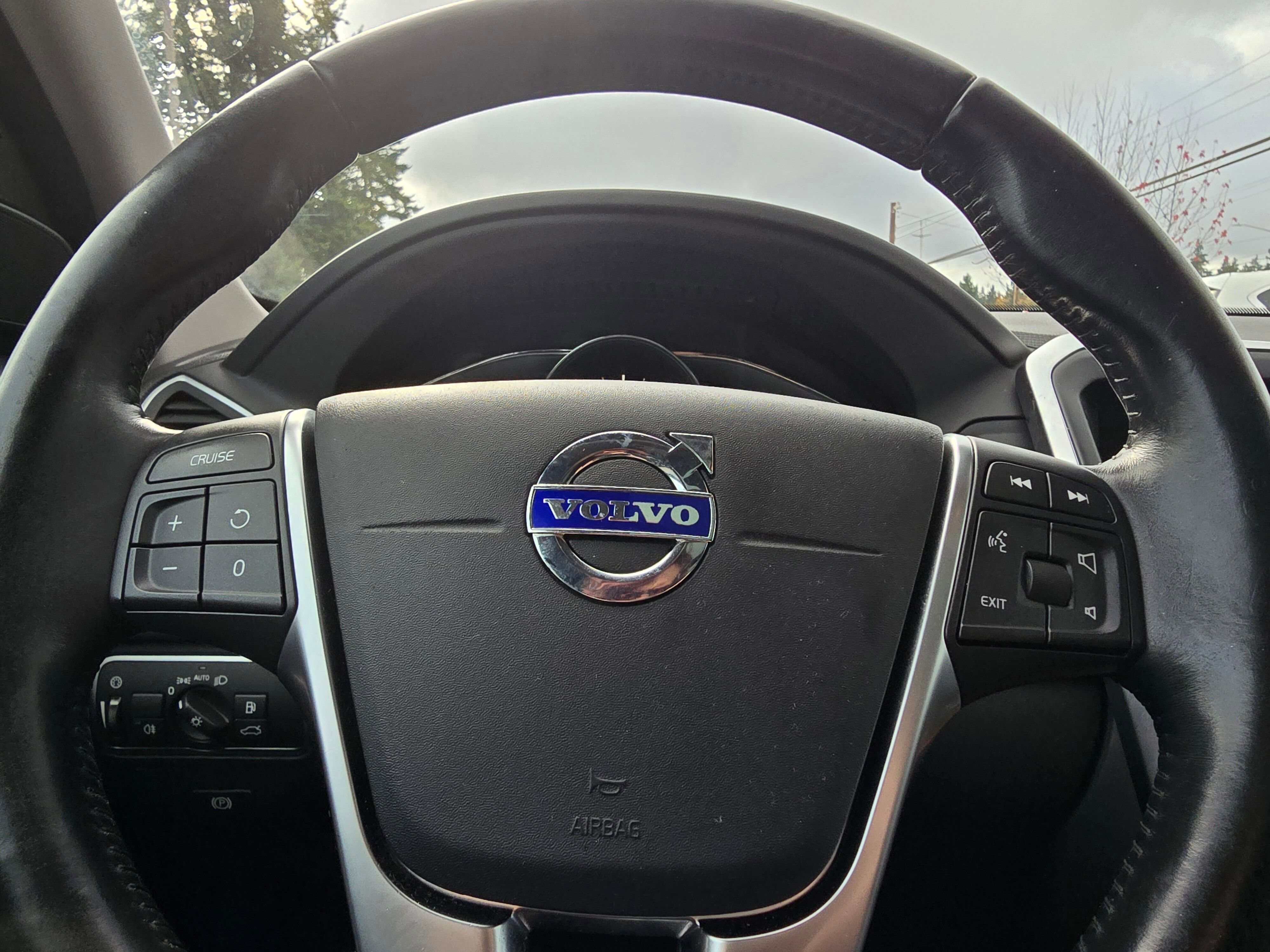 Used 2017 Volvo XC60 T6 Inscription w/ Preferred Option Package image 28