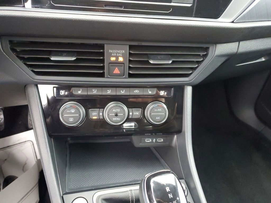 Used 2024 Volkswagen Jetta SE image 21