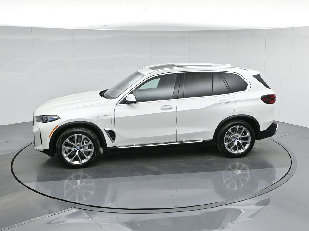 Used 2025 BMW X5 xDrive50e AWD/4WD image 47