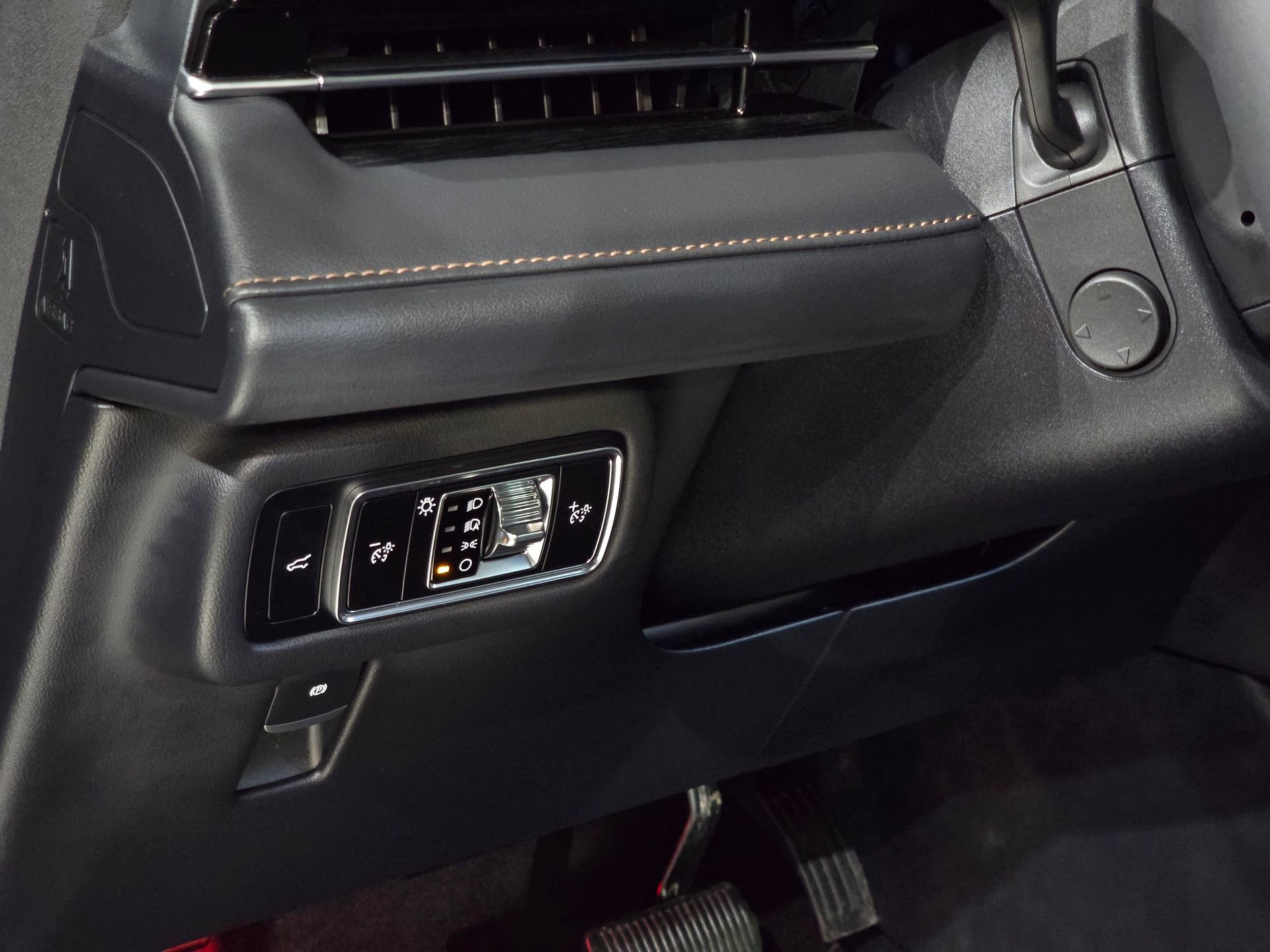 New 2026 Lincoln Nautilus Reserve AWD/4WD image 18