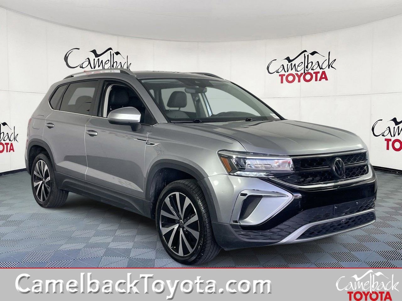 Used 2024 Volkswagen Taos SE FWD image 1