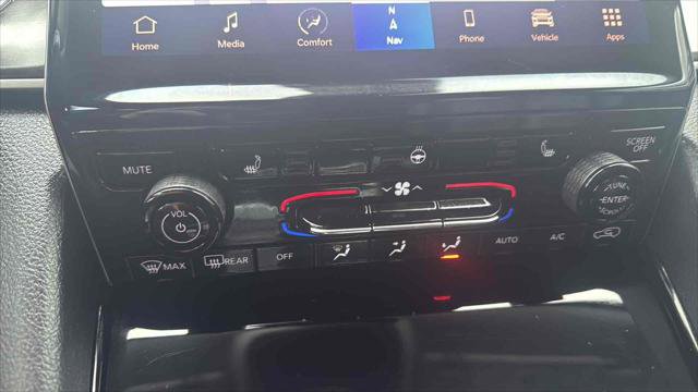 Used 2023 Jeep Grand Cherokee Limited w/ Black Appearance Package image 16