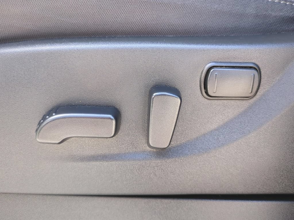 Certified 2025 Nissan Frontier SV RWD image 16