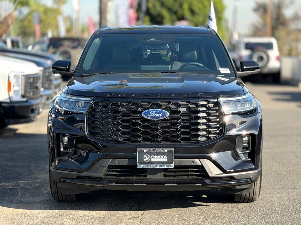 Used 2025 Ford Explorer ST-Line w/ Premium Package image 3