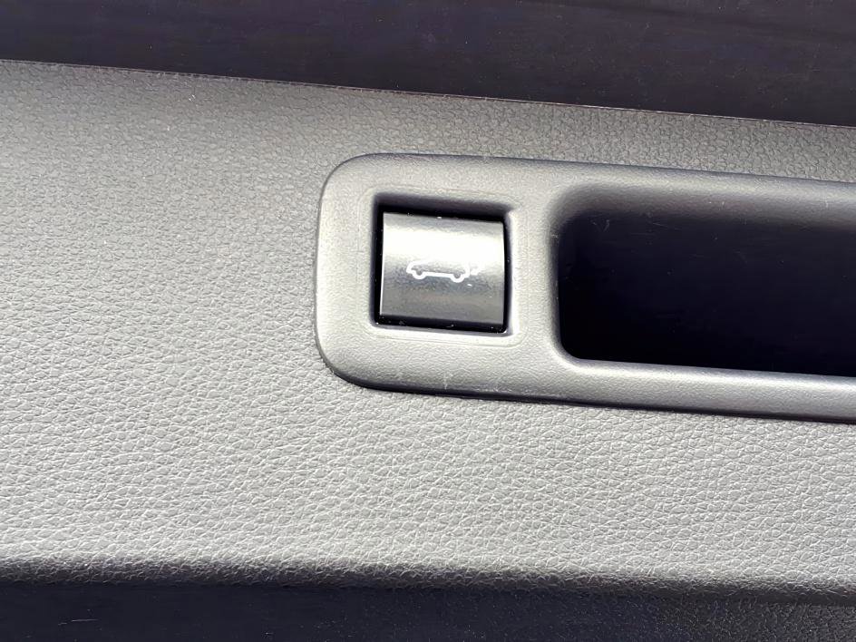 Certified 2023 Toyota Highlander XLE image 11