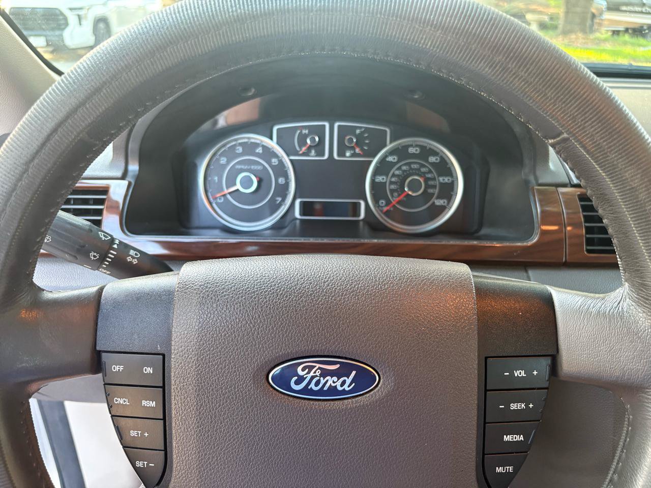 Used 2008 Ford Taurus SEL FWD image 12