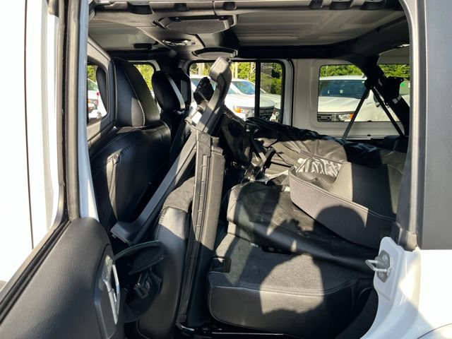 Used 2021 Jeep Wrangler Unlimited Sahara w/ Dual Top Group AWD/4WD image 17