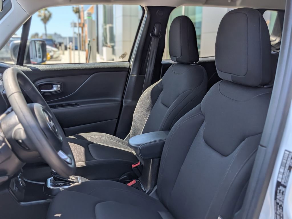 Used 2023 Jeep Renegade Latitude image 12