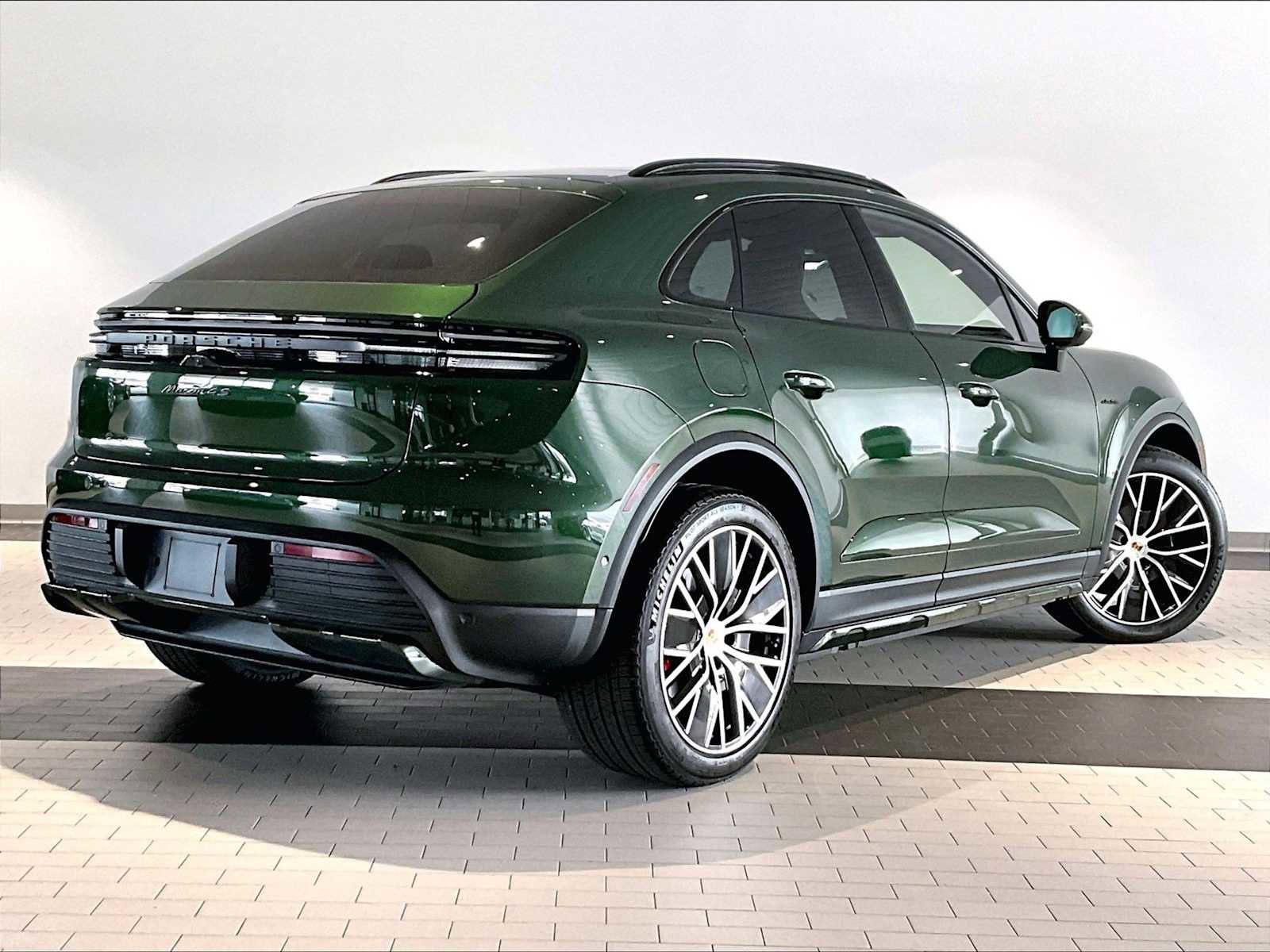 Used 2025 Porsche Macan 4S Electric image 10