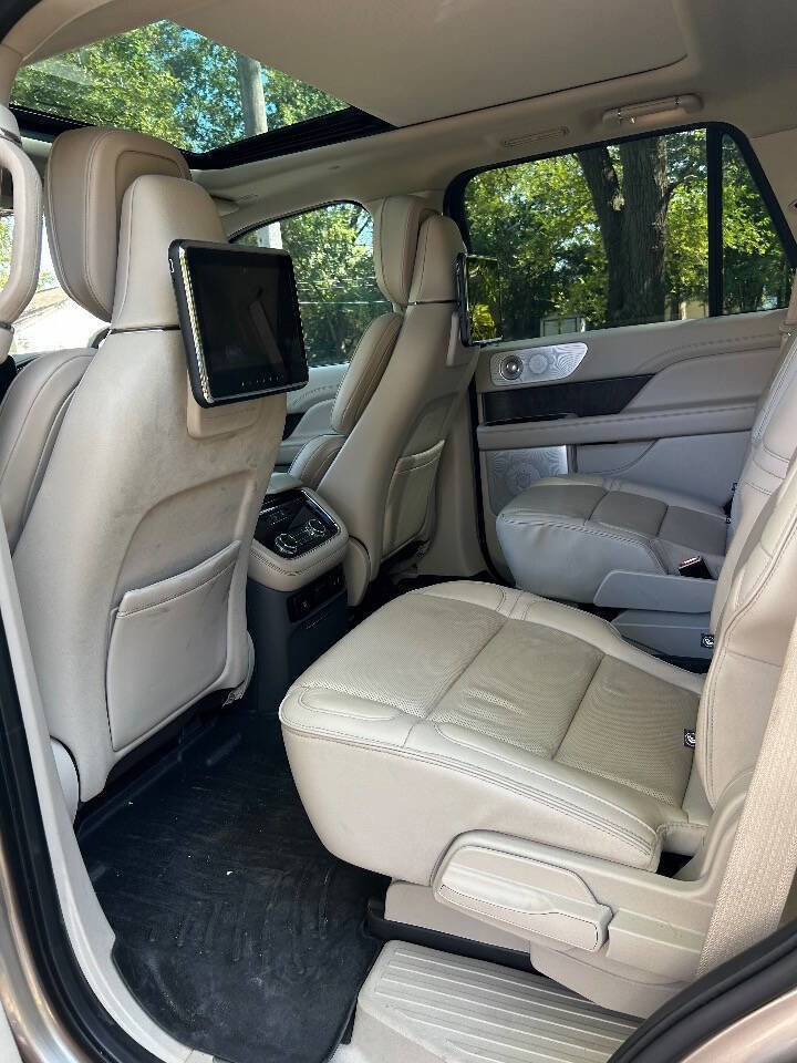 Used 2018 Lincoln Navigator Reserve w/ Technology Package image 17
