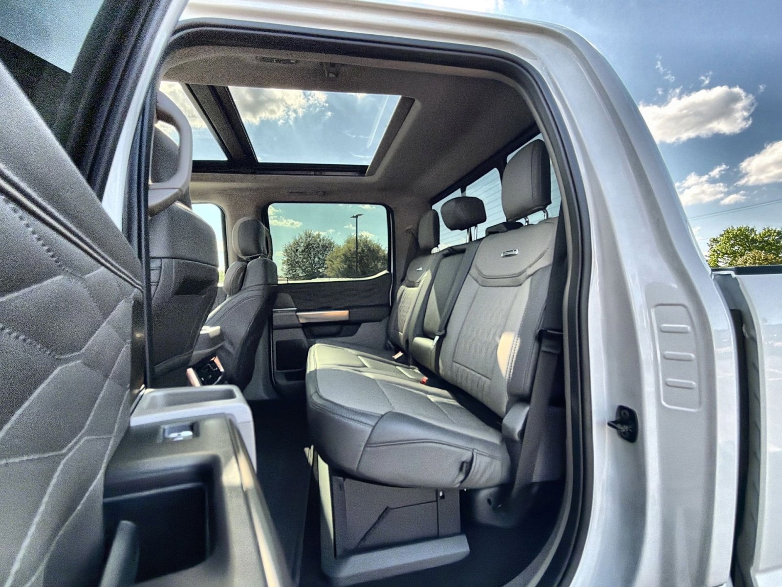 New 2026 Ford F450 Platinum w/ Platinum Plus Package image 32