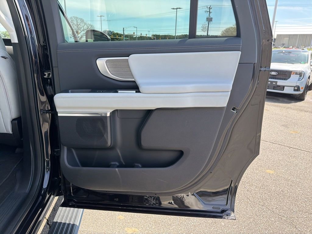 Certified 2025 Ford Expedition Max Platinum image 21