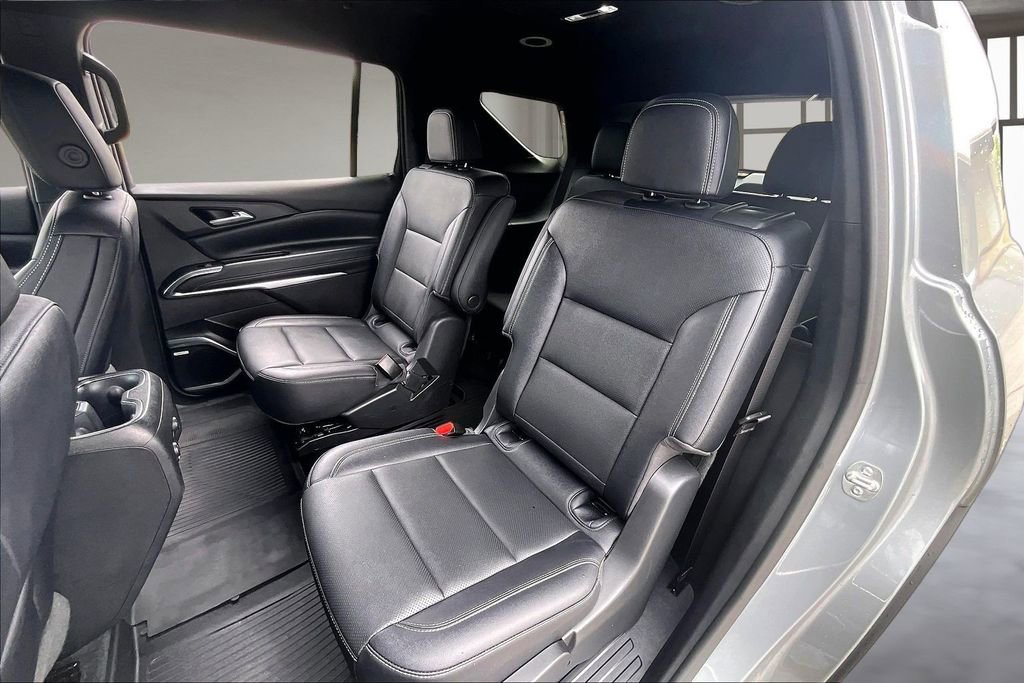 Used 2024 Chevrolet Traverse LT w/ Enhanced Driving Package FWD image 21