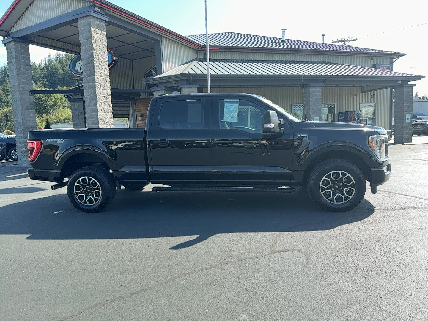 Used 2022 Ford F150 XLT w/ Equipment Group 302A High AWD/4WD image 4