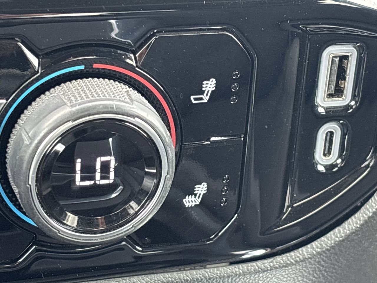 Used 2024 Chevrolet Silverado 2500 LT w/ Convenience Package image 21