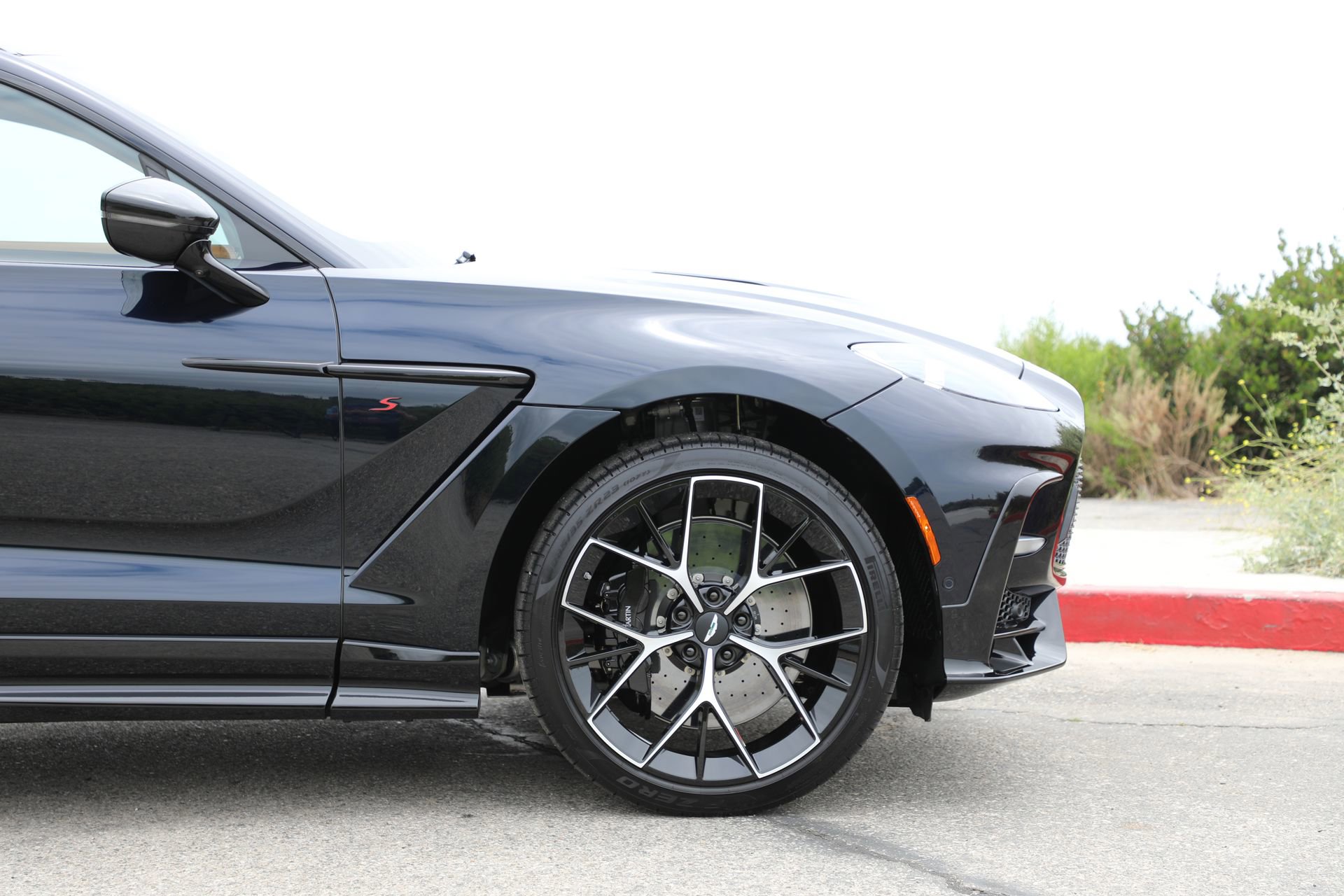 Used 2022 Aston Martin DBX AWD/4WD image 24