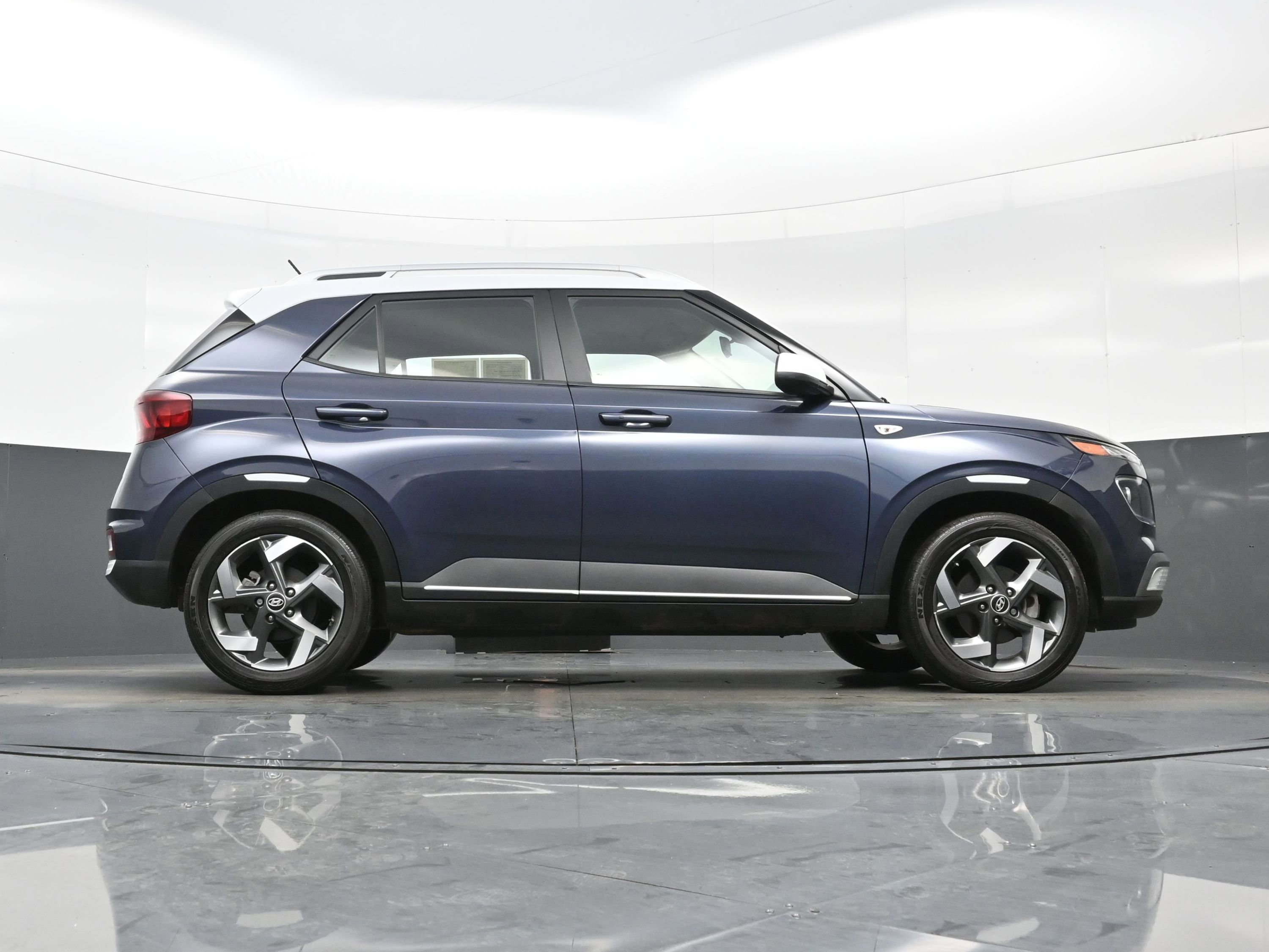 Used 2023 Hyundai Venue Limited w/ Cargo Package FWD image 31