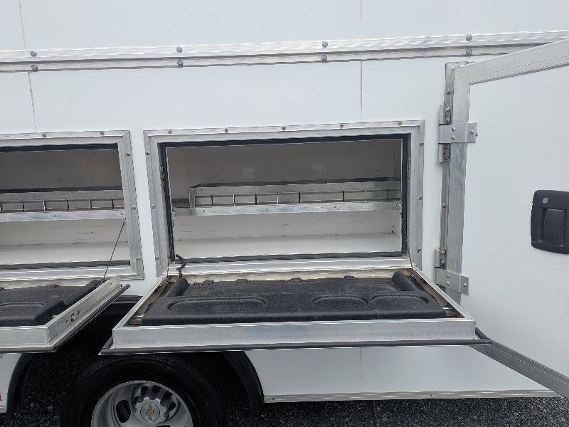 Used 2023 Chevrolet Express 4500 w/ Power Convenience Package RWD image 7