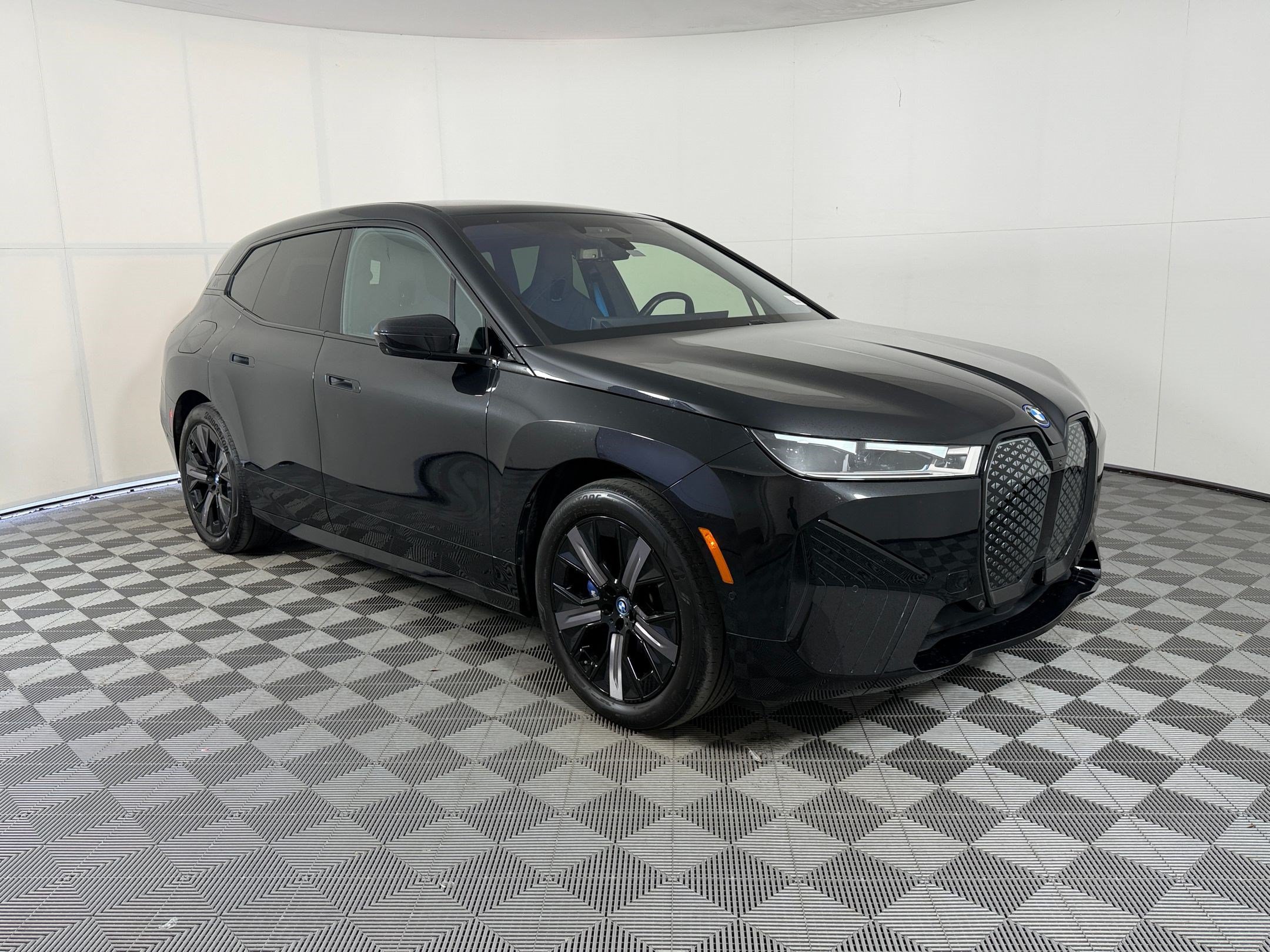 Used 2024 BMW iX M60 AWD/4WD image 7
