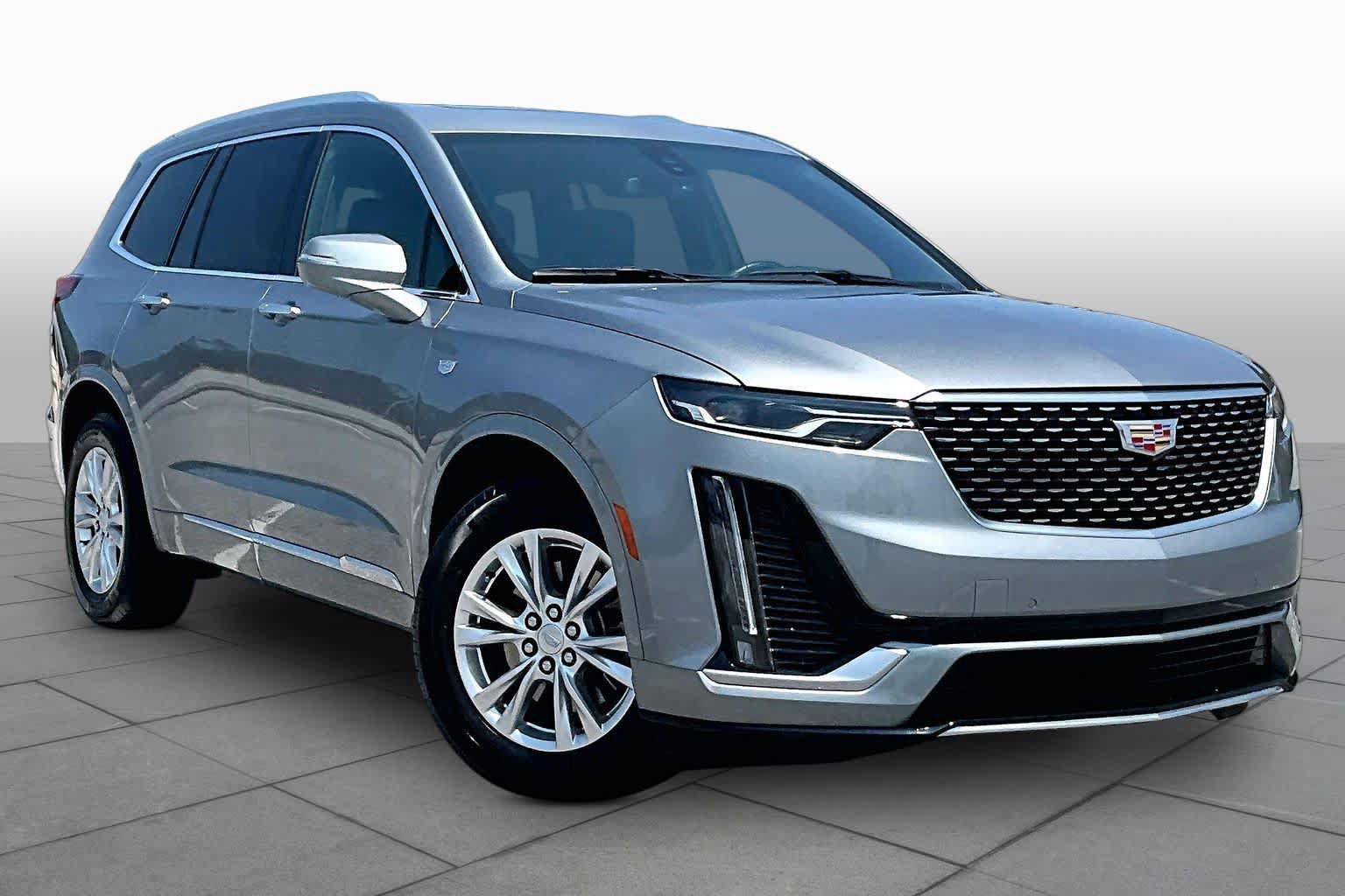 Used 2025 Cadillac XT6 Luxury FWD image 3