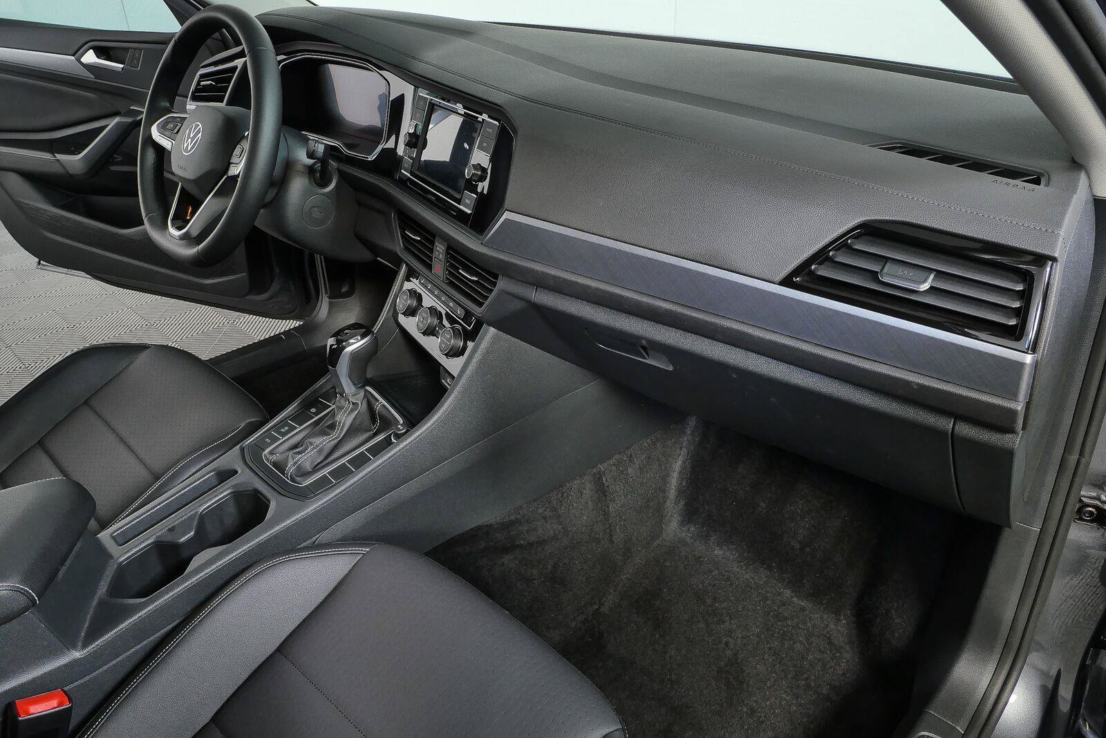 Used 2024 Volkswagen Jetta SE w/ Panoramic Sunroof Package FWD image 20