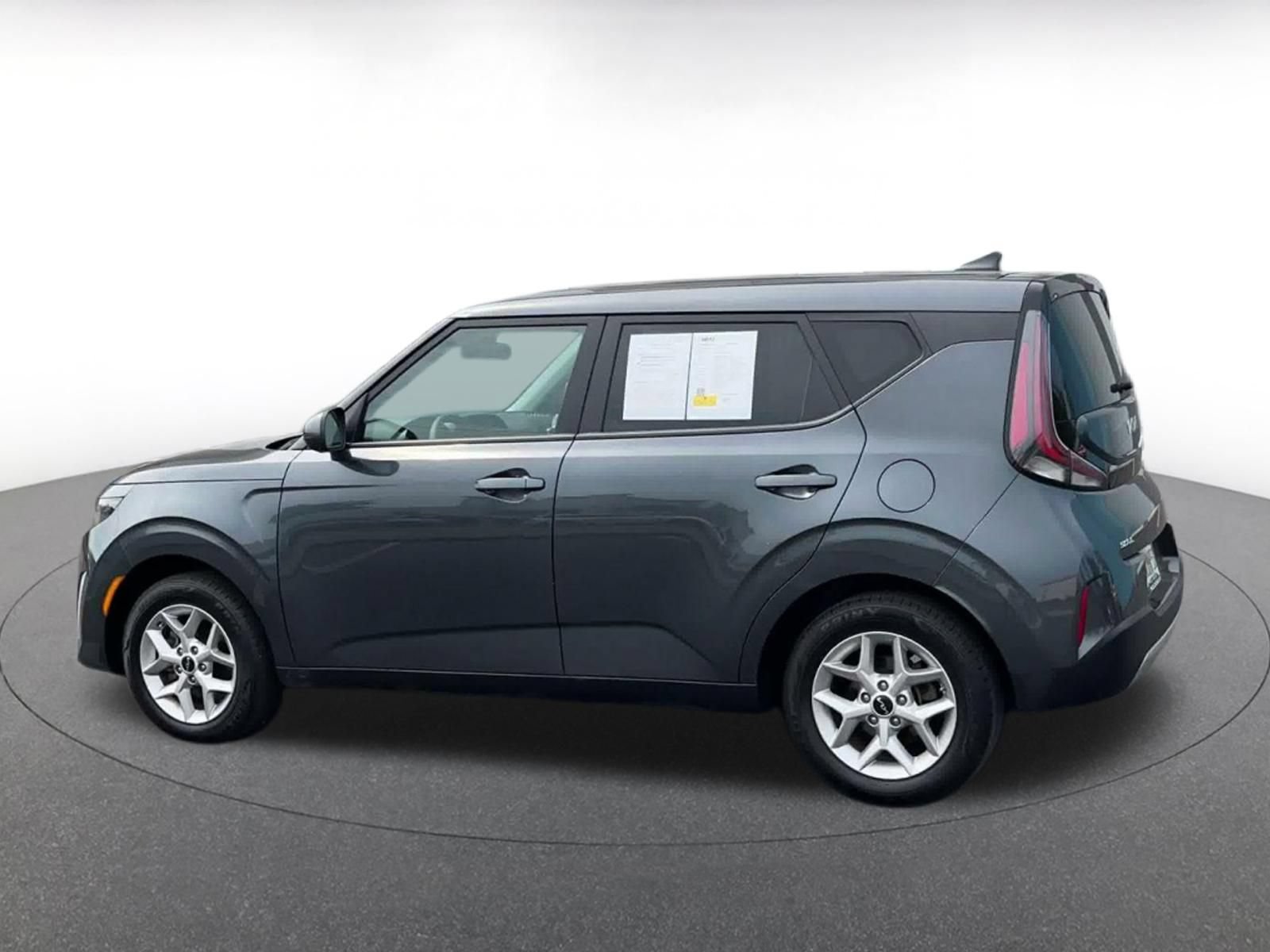 Used 2025 Kia Soul LX w/ LX Technology Package FWD image 8
