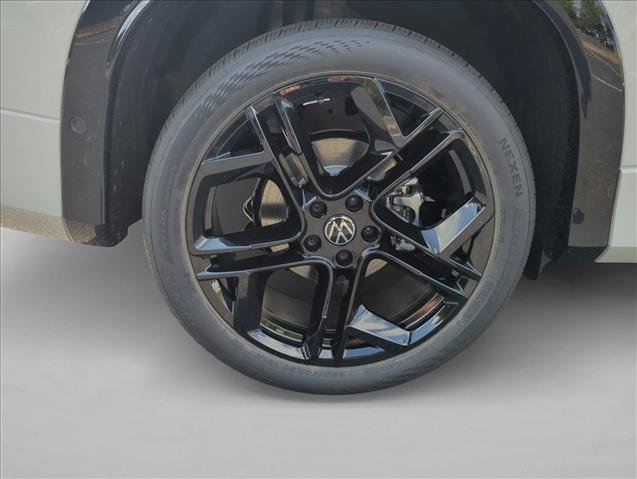 New 2026 Volkswagen Tiguan SE R-Line FWD image 7