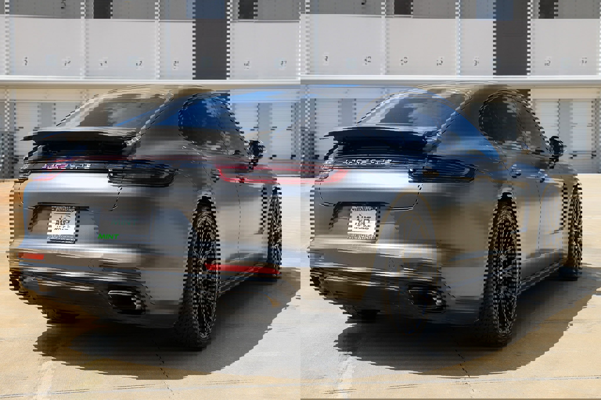 Used 2018 Porsche Panamera 4 image 16