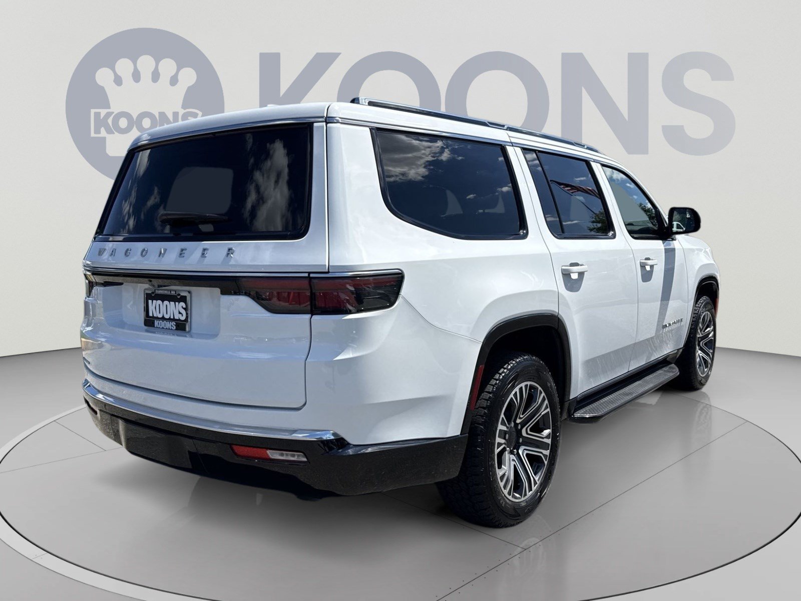 Used 2023 Jeep Wagoneer 4WD w/ Premium Group I image 7