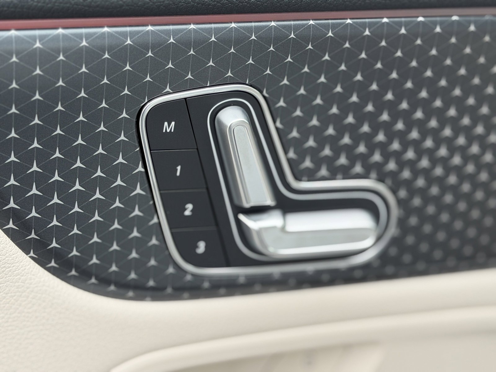 New 2025 Mercedes-Benz EQB 250+ image 16