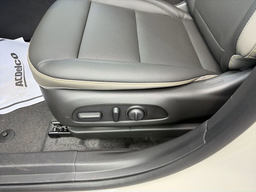 New 2026 Chevrolet Trax ACTIV w/ Sunroof Package image 18