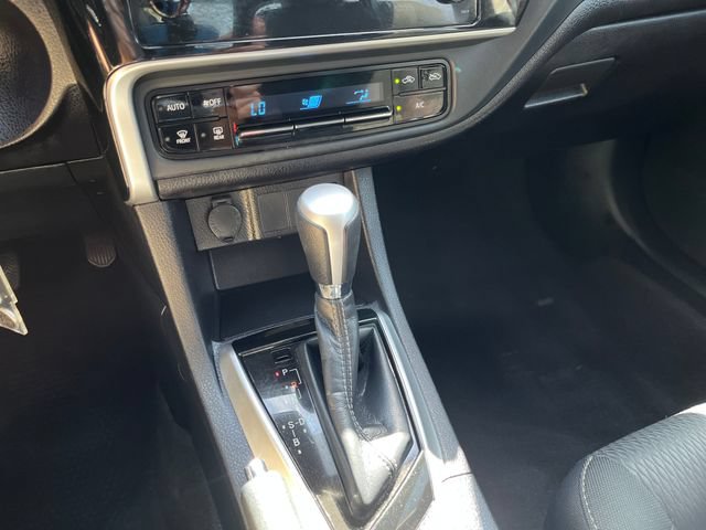 Used 2019 Toyota Corolla LE w/ Carpet Mat Package (TMS) FWD image 27